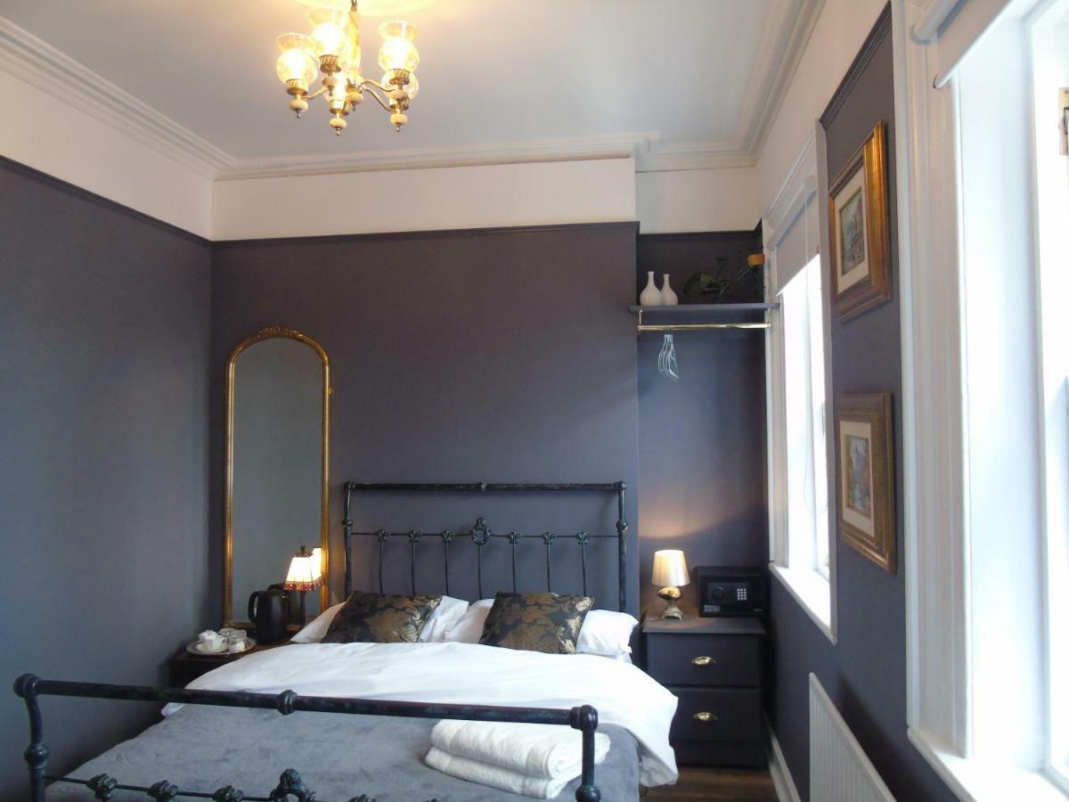 The Warren Belfast Bed & Breakfast Room photo