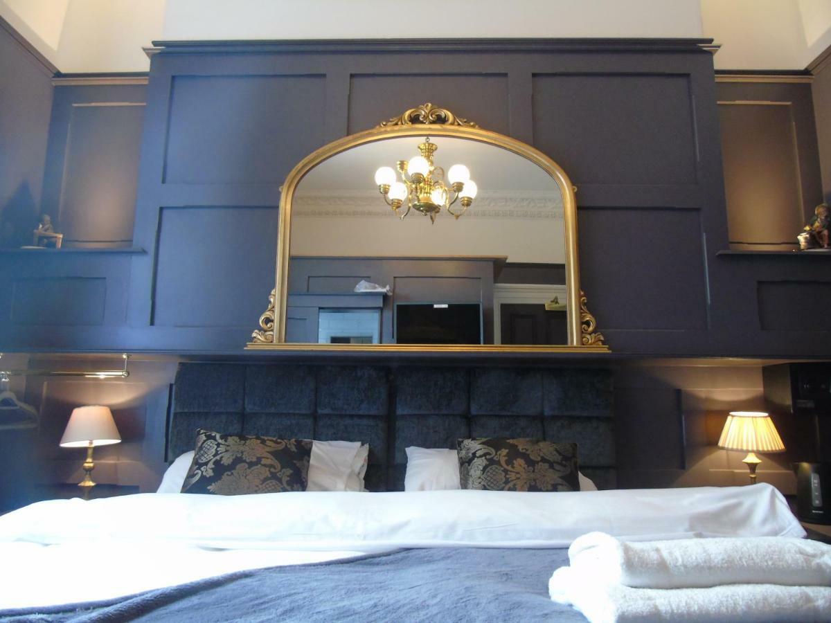The Warren Belfast Bed & Breakfast Room photo